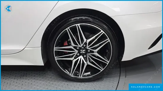 KIA STINGER 2.5 PLATINUM