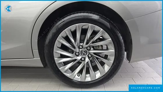 LEXUS ES LUXURY PLUS