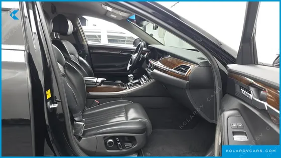 GENESIS EQ900 5.0 GDI AWD LIMOUSINE