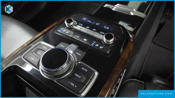 GENESIS EQ900 5.0 GDI AWD LIMOUSINE