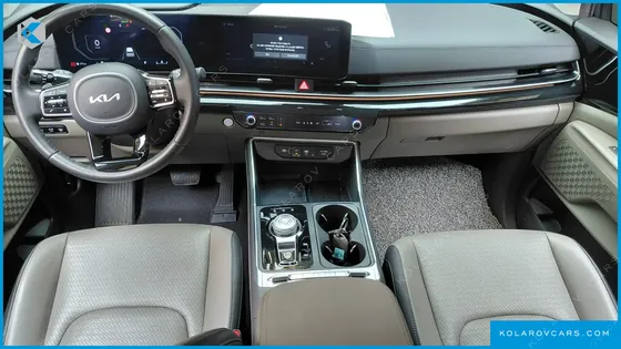 KIA CARNIVAL DIESEL 9-SEATER SIGNATURE