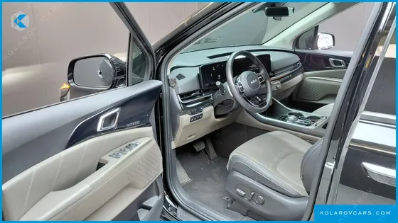KIA CARNIVAL DIESEL 9-SEATER SIGNATURE
