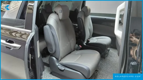 KIA CARNIVAL DIESEL 9-SEATER SIGNATURE