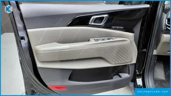 KIA CARNIVAL DIESEL 9-SEATER SIGNATURE