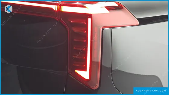 KIA CARNIVAL GASOLINE 9-SEATER GRAVITY