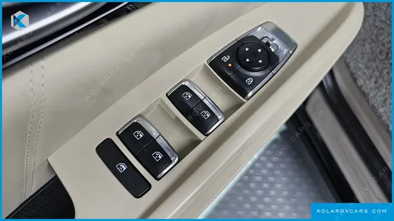 KIA CARNIVAL DIESEL 9-SEATER SIGNATURE