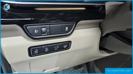 KIA CARNIVAL DIESEL 9-SEATER SIGNATURE