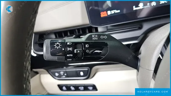 KIA CARNIVAL DIESEL 9-SEATER SIGNATURE
