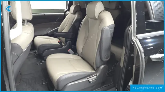 KIA CARNIVAL GASOLINE 9-SEATER NOBLESSE