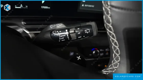 KIA CARNIVAL GASOLINE 9-SEATER NOBLESSE