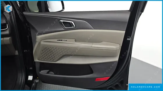 KIA CARNIVAL GASOLINE 9-SEATER NOBLESSE
