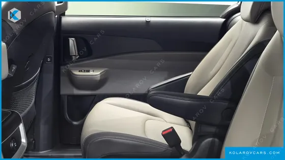 KIA CARNIVAL GASOLINE 9-SEATER NOBLESSE