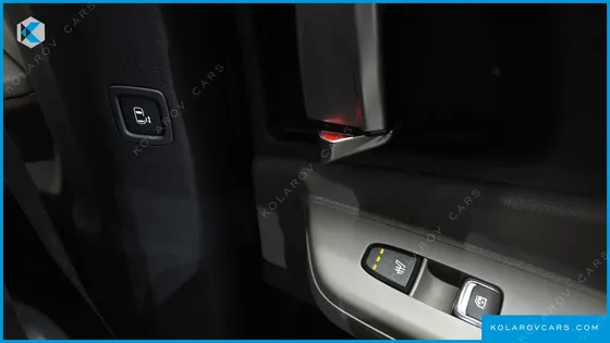 KIA CARNIVAL GASOLINE 9-SEATER NOBLESSE