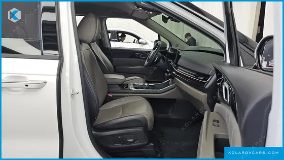 KIA CARNIVAL DIESEL 9-SEATER SIGNATURE