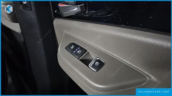 KIA CARNIVAL DIESEL 9-SEATER SIGNATURE