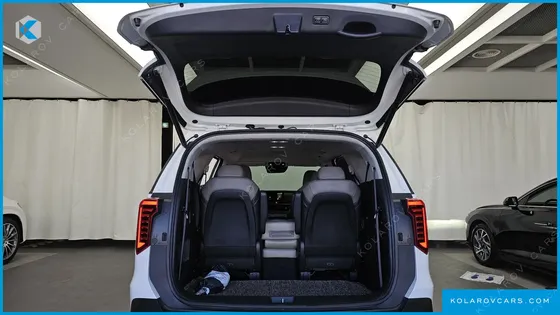 KIA CARNIVAL DIESEL 9-SEATER SIGNATURE
