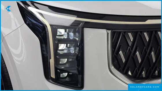 KIA CARNIVAL DIESEL 9-SEATER SIGNATURE