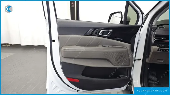 KIA CARNIVAL DIESEL 9-SEATER SIGNATURE