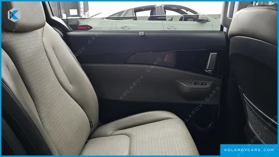 KIA CARNIVAL DIESEL 9-SEATER SIGNATURE