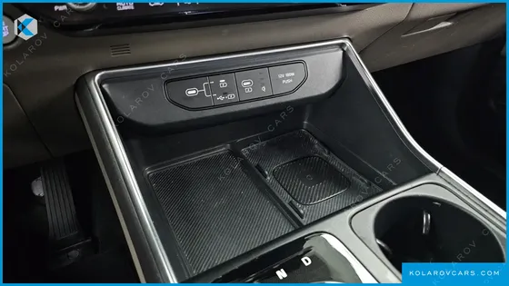 KIA CARNIVAL DIESEL 9-SEATER SIGNATURE