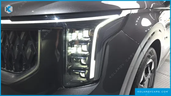 KIA CARNIVAL GASOLINE 7-SEATER SIGNATURE