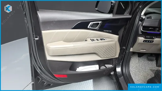 KIA CARNIVAL GASOLINE 7-SEATER SIGNATURE