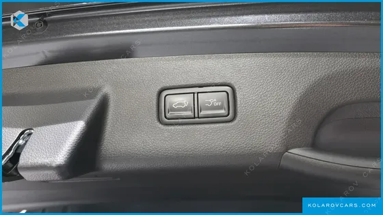 KIA CARNIVAL GASOLINE 7-SEATER SIGNATURE