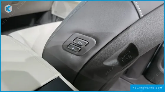 KIA CARNIVAL GASOLINE 7 SEATER X LINE