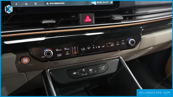 KIA CARNIVAL HEV 9-SEATER HI-LIMOUSINE (SPECIAL VEHICLE)