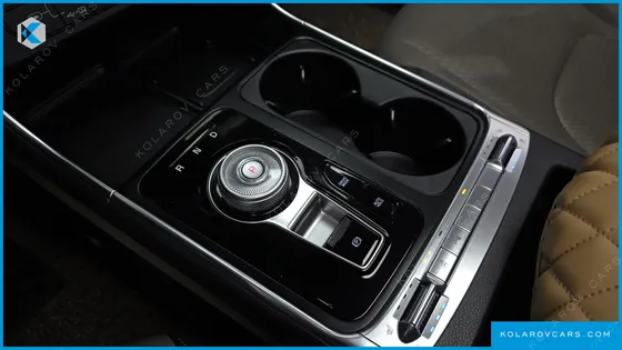 KIA CARNIVAL DIESEL 9-SEATER SIGNATURE