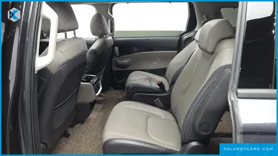 KIA CARNIVAL DIESEL 9-SEATER SIGNATURE