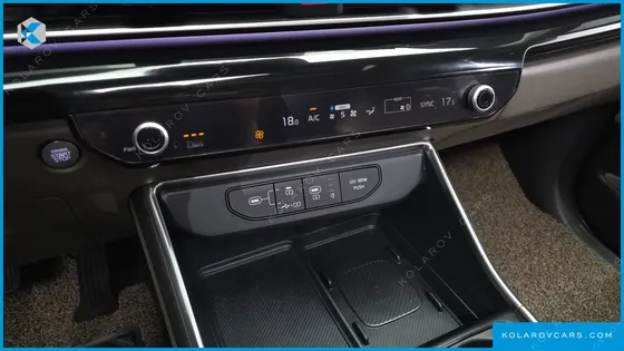 KIA CARNIVAL DIESEL 9-SEATER SIGNATURE