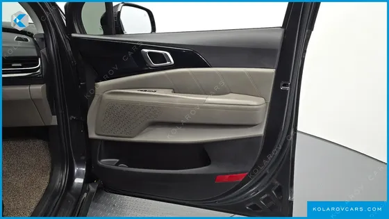 KIA CARNIVAL DIESEL 9-SEATER SIGNATURE