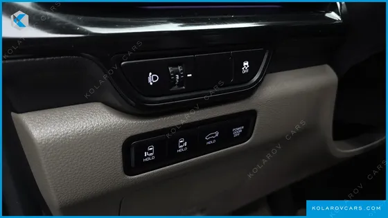 KIA CARNIVAL DIESEL 9-SEATER SIGNATURE