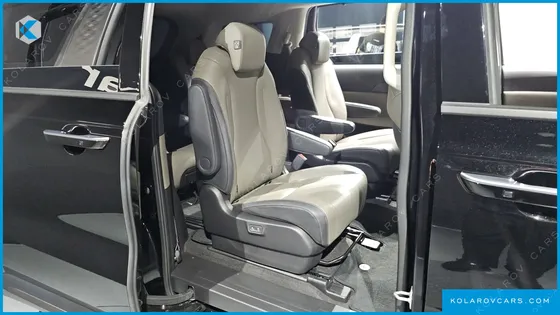 KIA CARNIVAL DIESEL 9-SEATER NOBLESSE