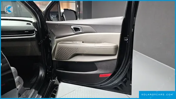 KIA CARNIVAL DIESEL 9-SEATER NOBLESSE