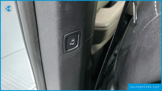 KIA CARNIVAL GASOLINE 7-SEATER NOBLESSE