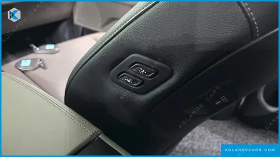 KIA CARNIVAL GASOLINE 7-SEATER NOBLESSE