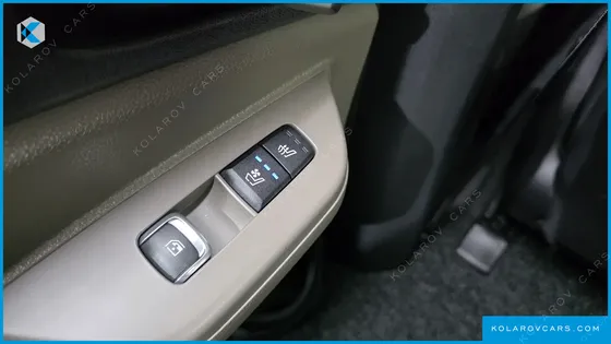 KIA CARNIVAL GASOLINE 7-SEATER NOBLESSE