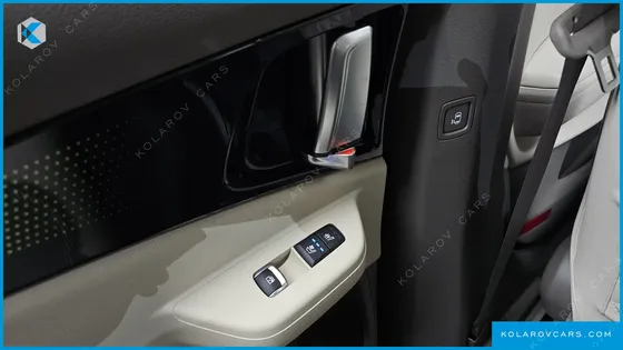 KIA CARNIVAL GASOLINE 9-SEATER GRAVITY