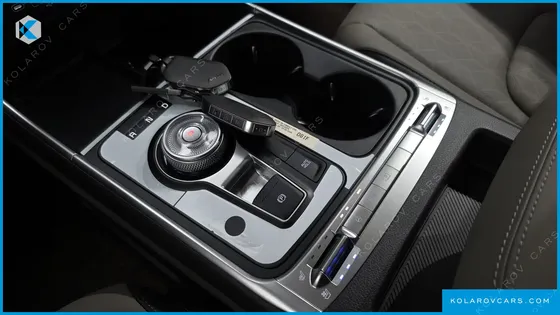KIA CARNIVAL GASOLINE 9-SEATER PRESTIGE