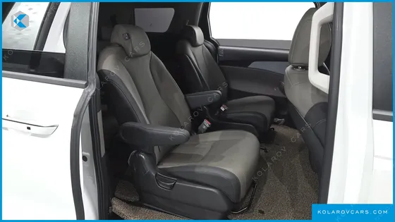 KIA CARNIVAL GASOLINE 9-SEATER PRESTIGE