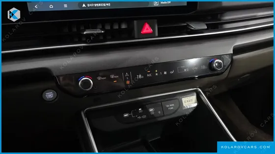 KIA CARNIVAL GASOLINE 9-SEATER PRESTIGE