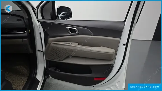 KIA CARNIVAL GASOLINE 9-SEATER PRESTIGE