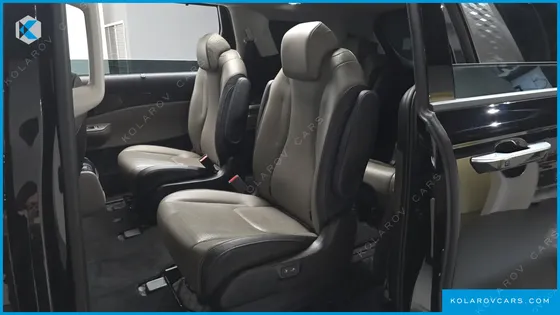 KIA CARNIVAL GASOLINE 9-SEATER GRAVITY