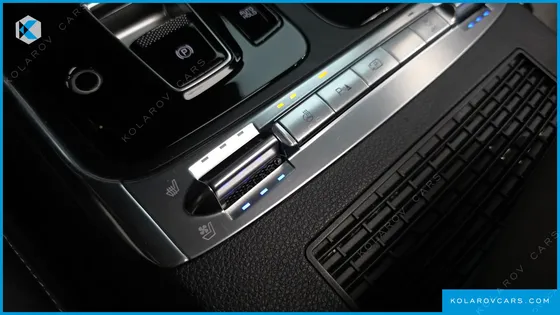 KIA CARNIVAL GASOLINE 9-SEATER GRAVITY