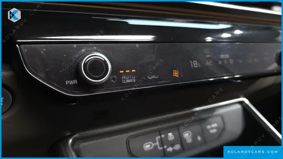 KIA CARNIVAL GASOLINE 9-SEATER GRAVITY