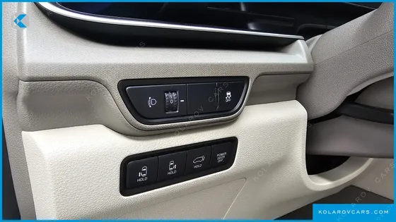 KIA CARNIVAL GASOLINE 7-SEATER NOBLESSE