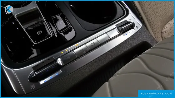KIA CARNIVAL GASOLINE 7-SEATER NOBLESSE