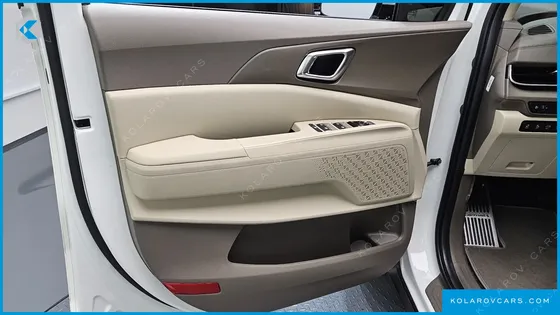 KIA CARNIVAL GASOLINE 7-SEATER NOBLESSE